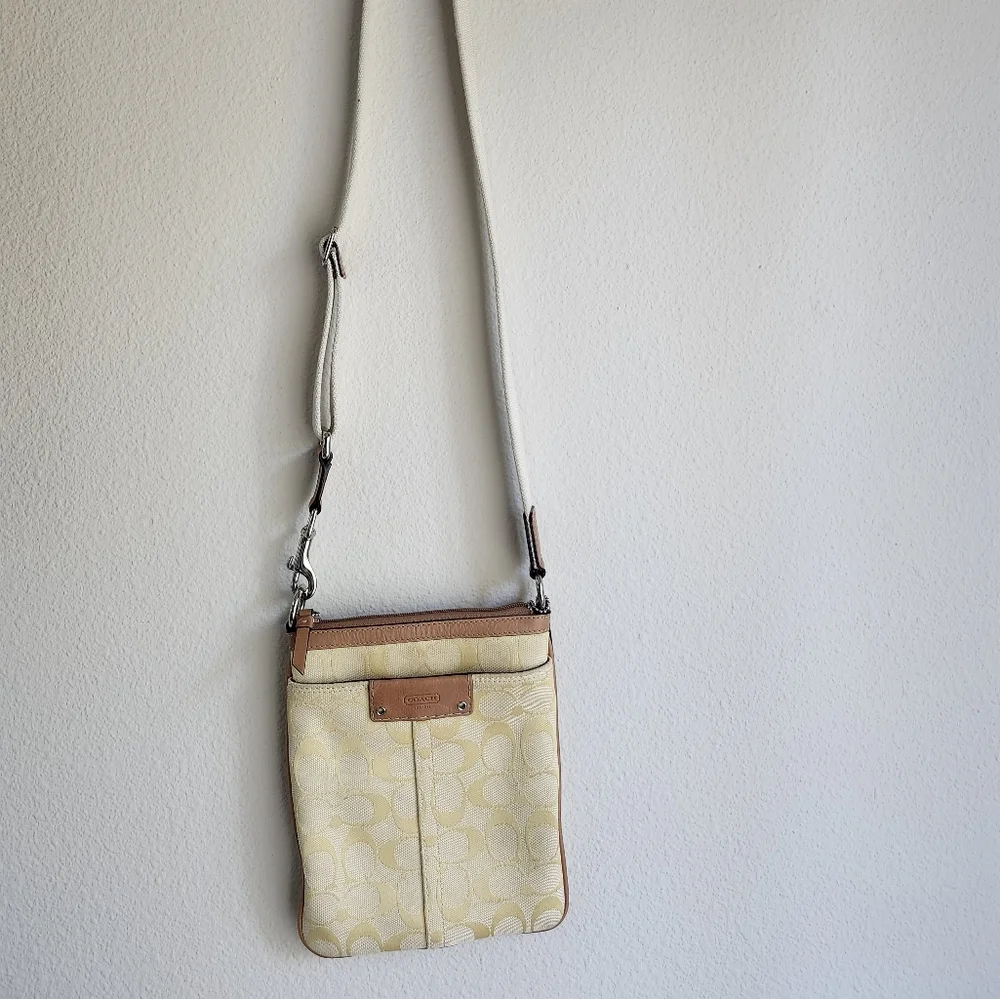 Coach Bag - Picture 2 of 6